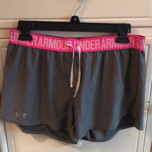 Under Armour Pants - Athletic shorts